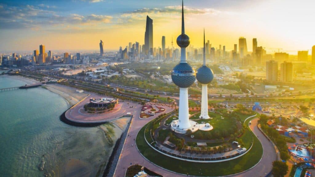 كم عدد سكان الكويت 2023t